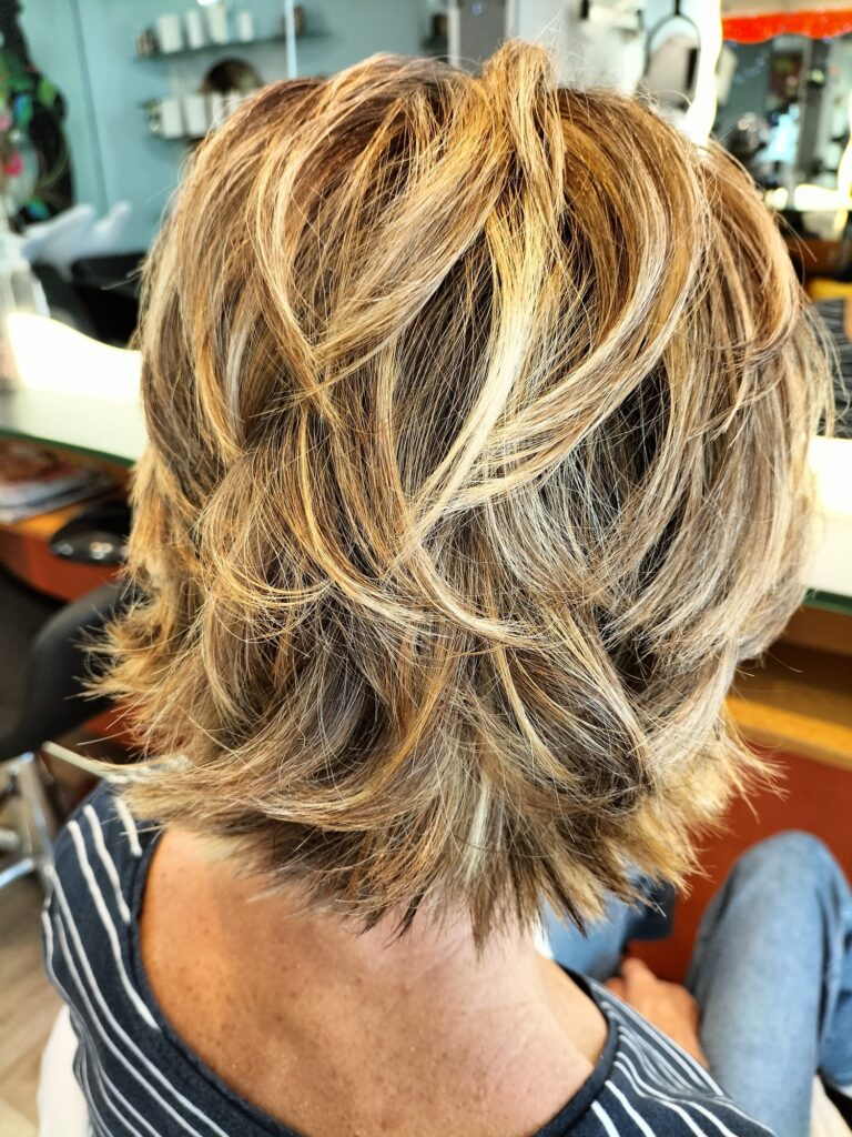 Réalisation dun ombré miel doré sur cheveux mi longs à Bordeaux