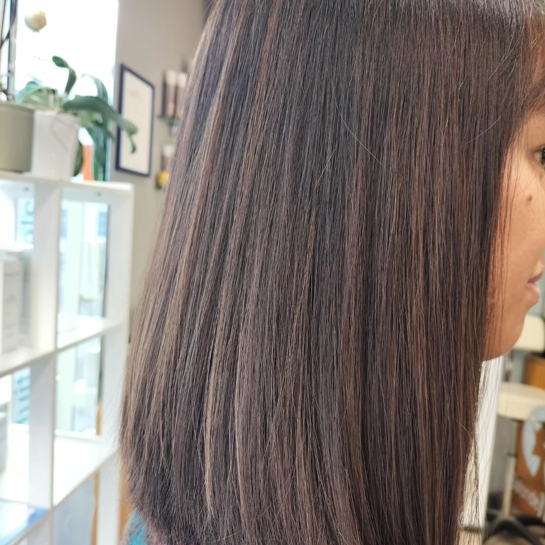 Balayage ombré marron, sur un carré long plongeant