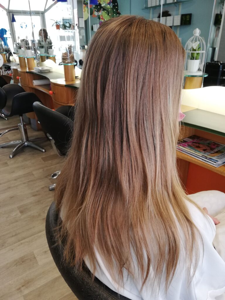 Ombré blond clair doré sur cheveux longs à Bordeaux