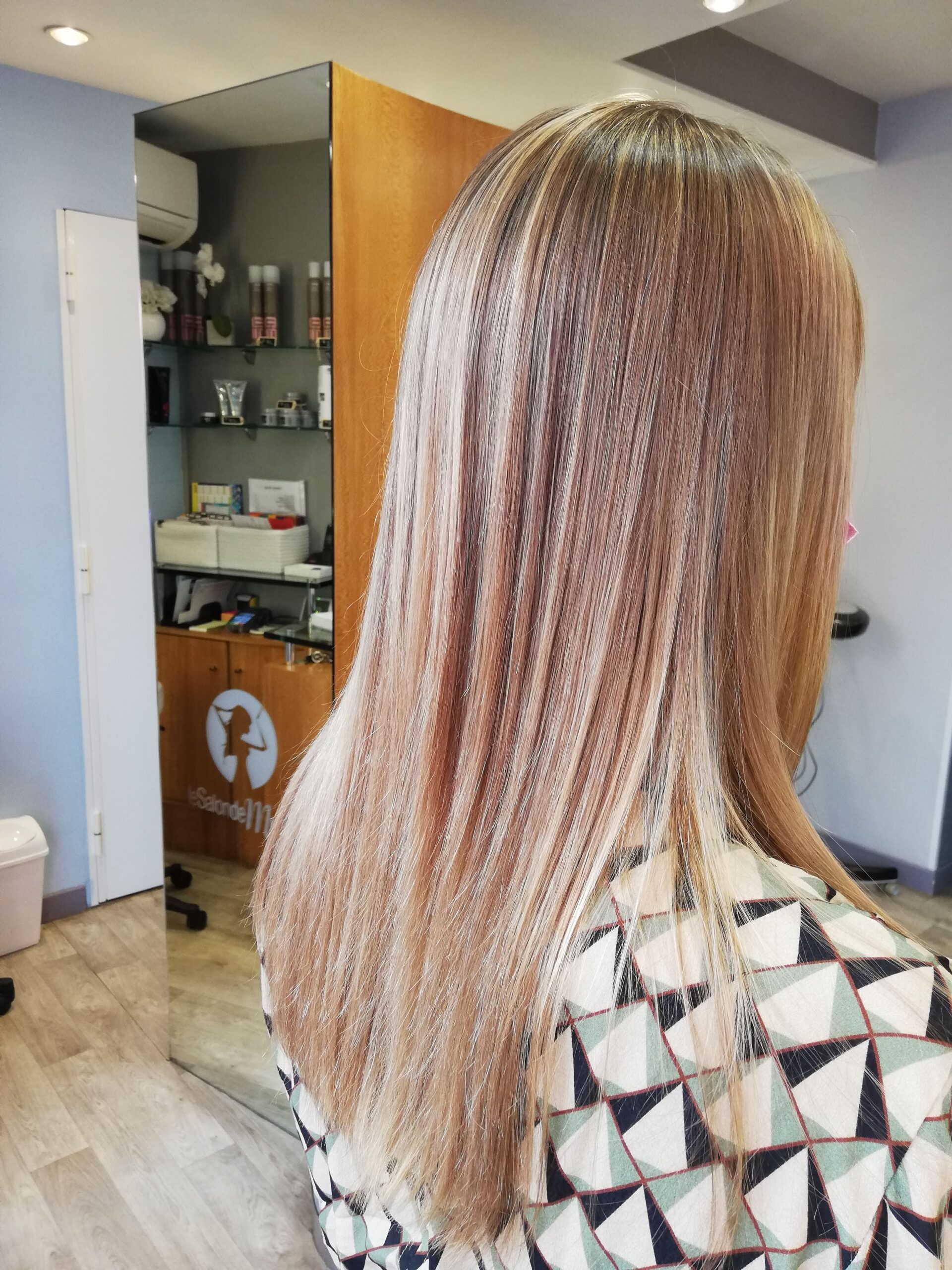 Ombré blond clair doré sur cheveux longs à Bordeaux