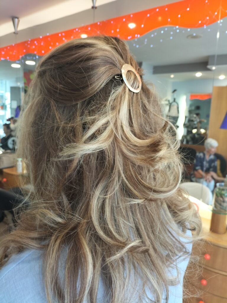 Ombré blond clair sur racines - Après