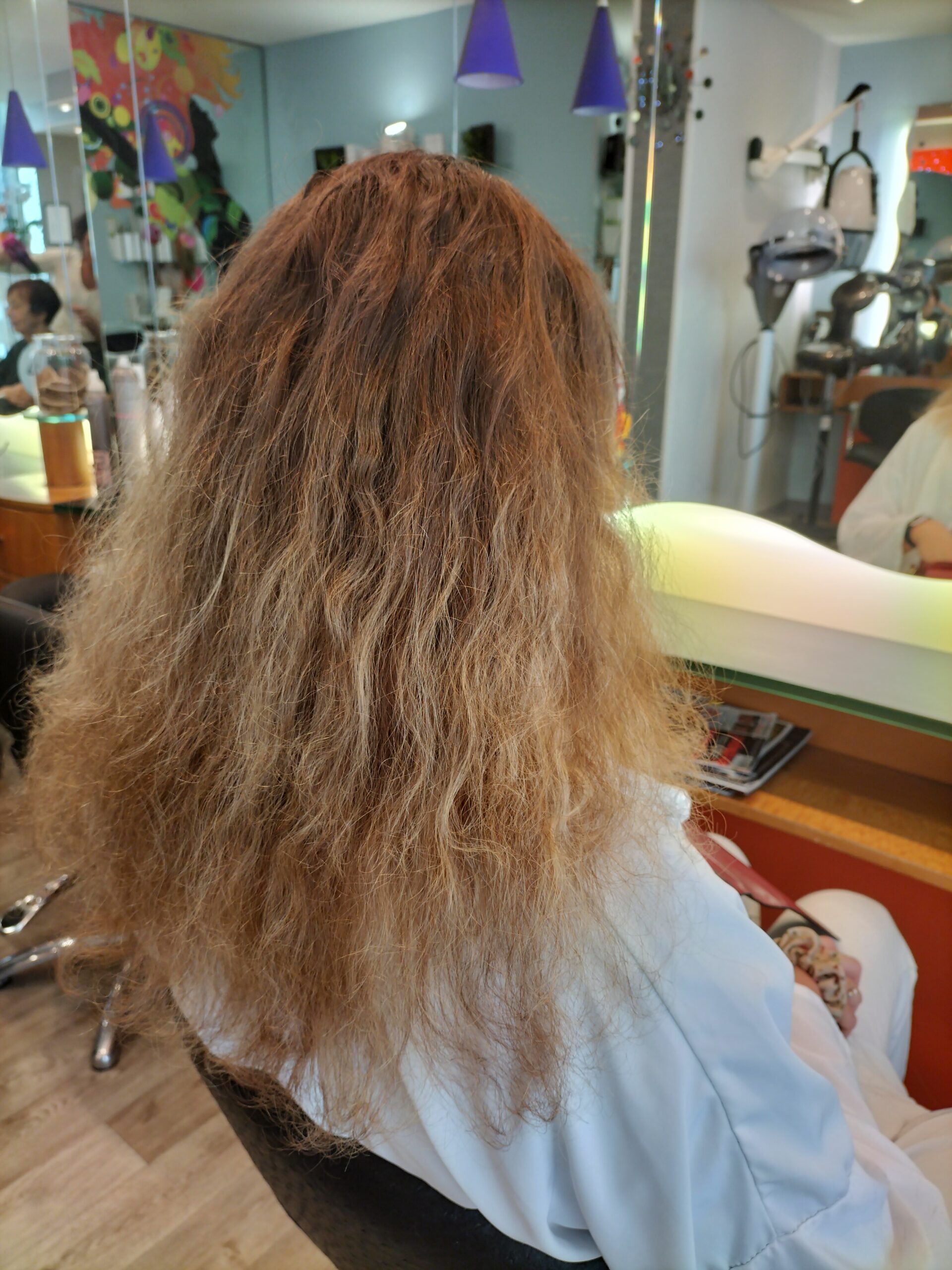 Ombré blond clair sur racines – Avant