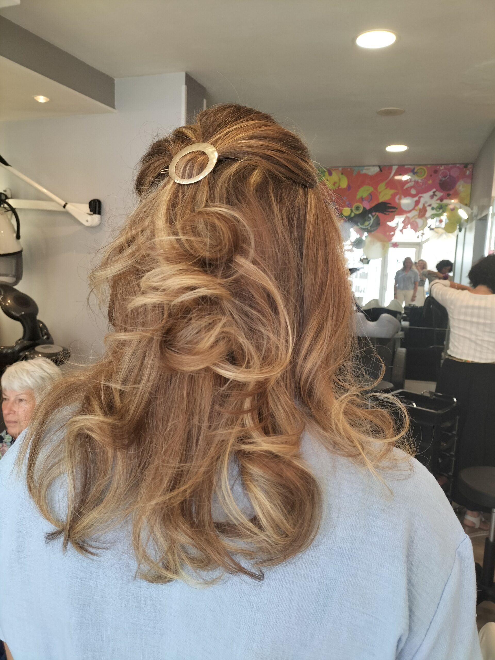 Ombré blond clair sur racines – Après