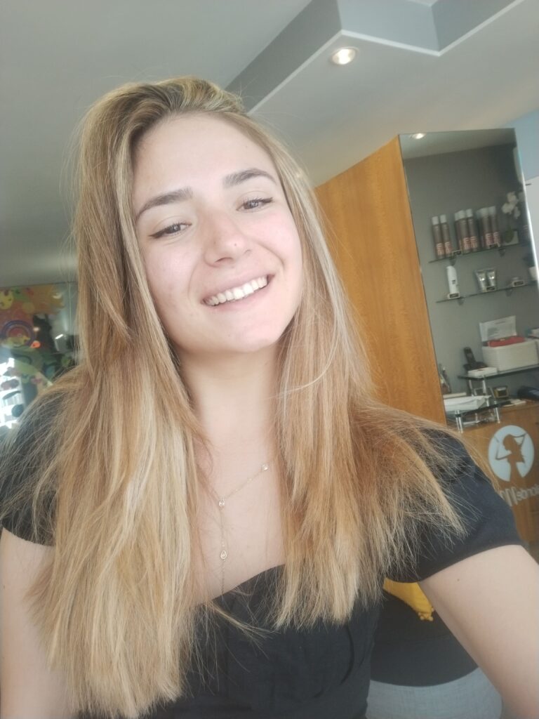 Ombré hair blond doré et caramel sur cheveux longs et épais à Bordeaux